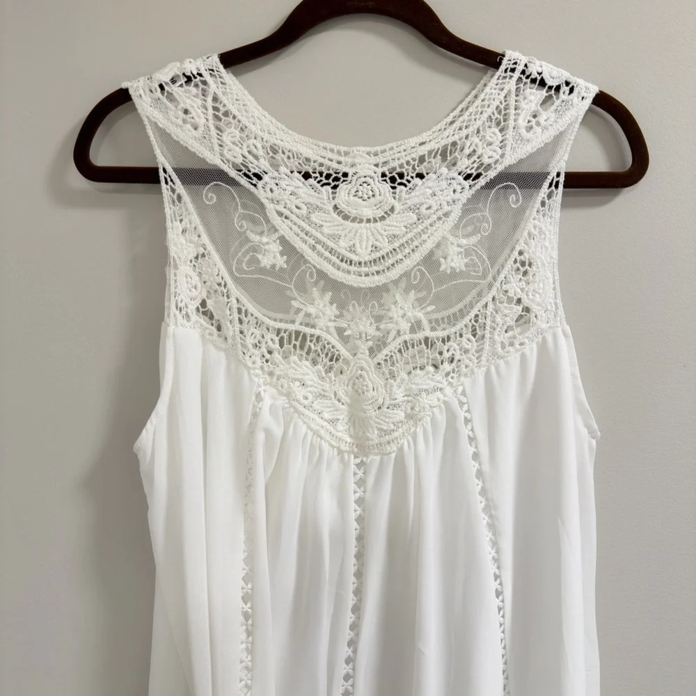 Elegant White Lace Women's Dress - Picture 2 of 3